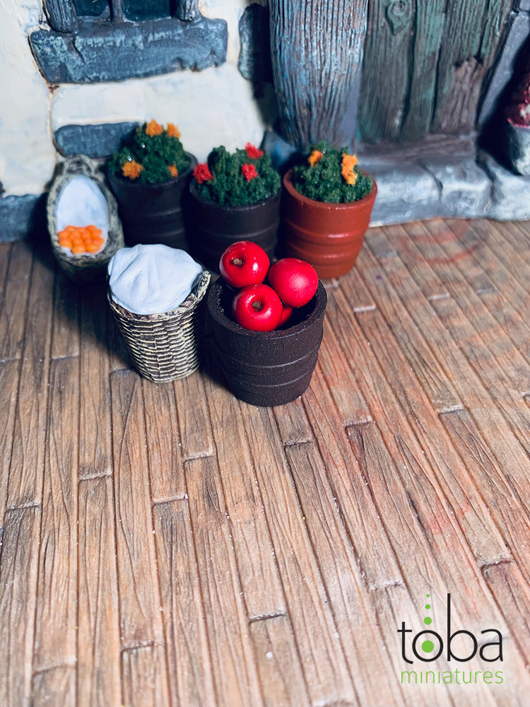 Toba Miniatures 1056 1/12 Scale Red Apples (5)