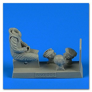 Aerobonus 350003 1/35 WWII German Submarine Kriegsmarine Crew #2 (Sitting, Arms
