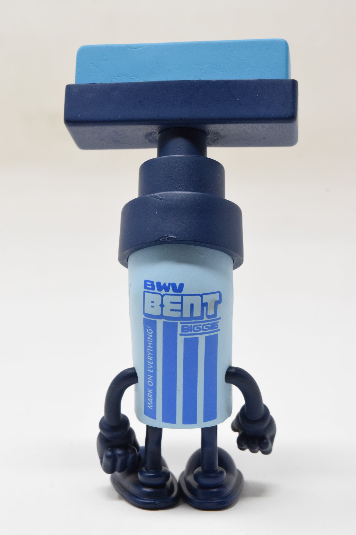 Kidrobot Bentworld Vandals Mad Biggie New Vinyl Figure Spray Paint
