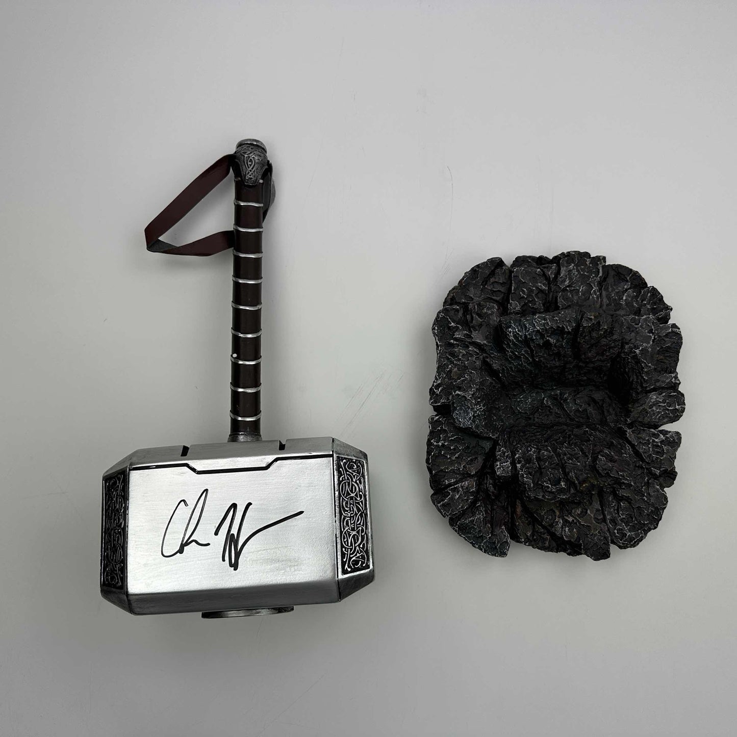 Autographed/Signed Chris Hemsworth Thor Mjolnir 17" Hammer with Base Marvel Avengers Infinity War End Game Replica Movie Prop Beckett BAS COA