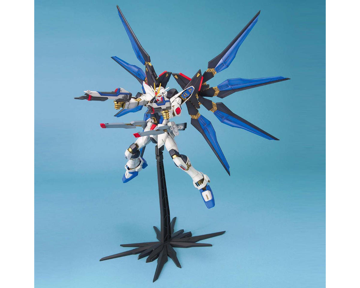 Bandai 2000728 1/100 ZGMF-X20A Strike Freedom Gundam with Fill Armament