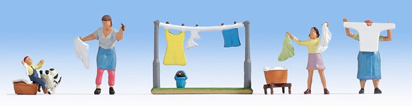 Noch 15595 HO Scale Laundry Day -- 4 figures, Clothesline, Hampers