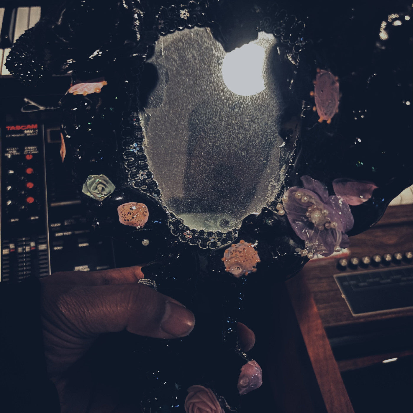 Bathes And Listens (CD)