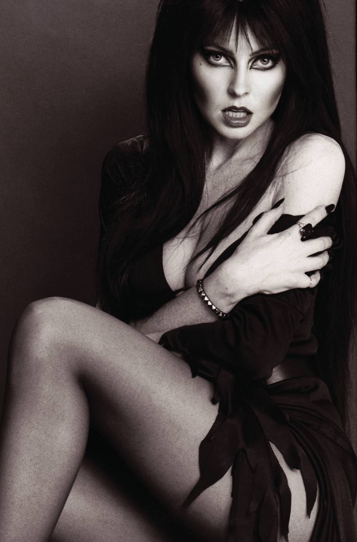 Elvira Meets Hp Lovecraft #2 G 1:15 Photo Virgin Variant (03/20/2024) Dynamite