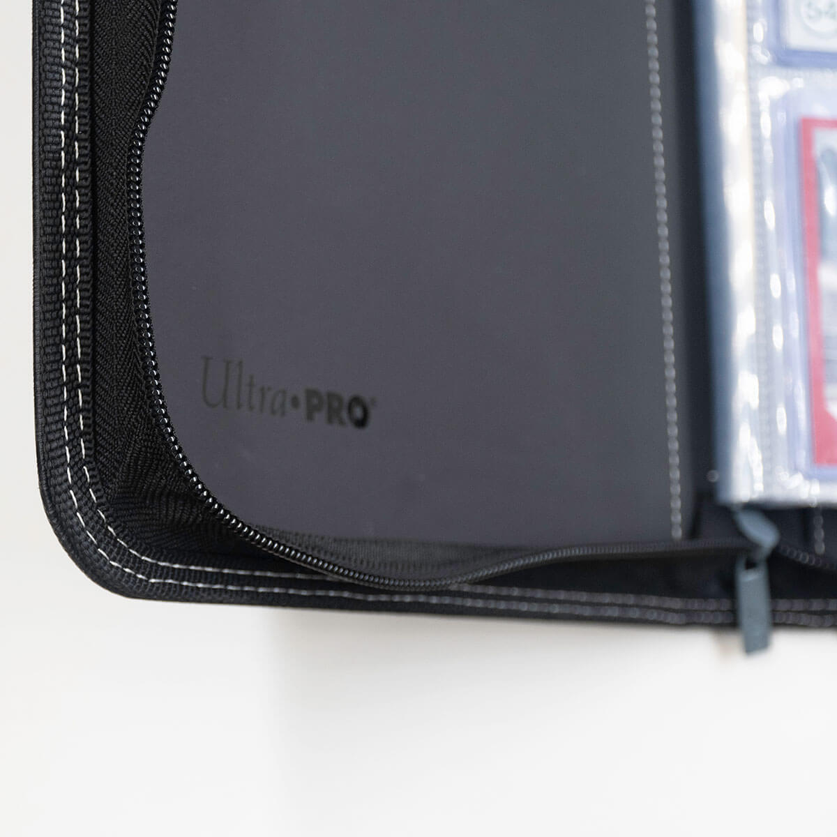 4-Pocket TOPLOADER® Zippered Premium PRO-BINDER®