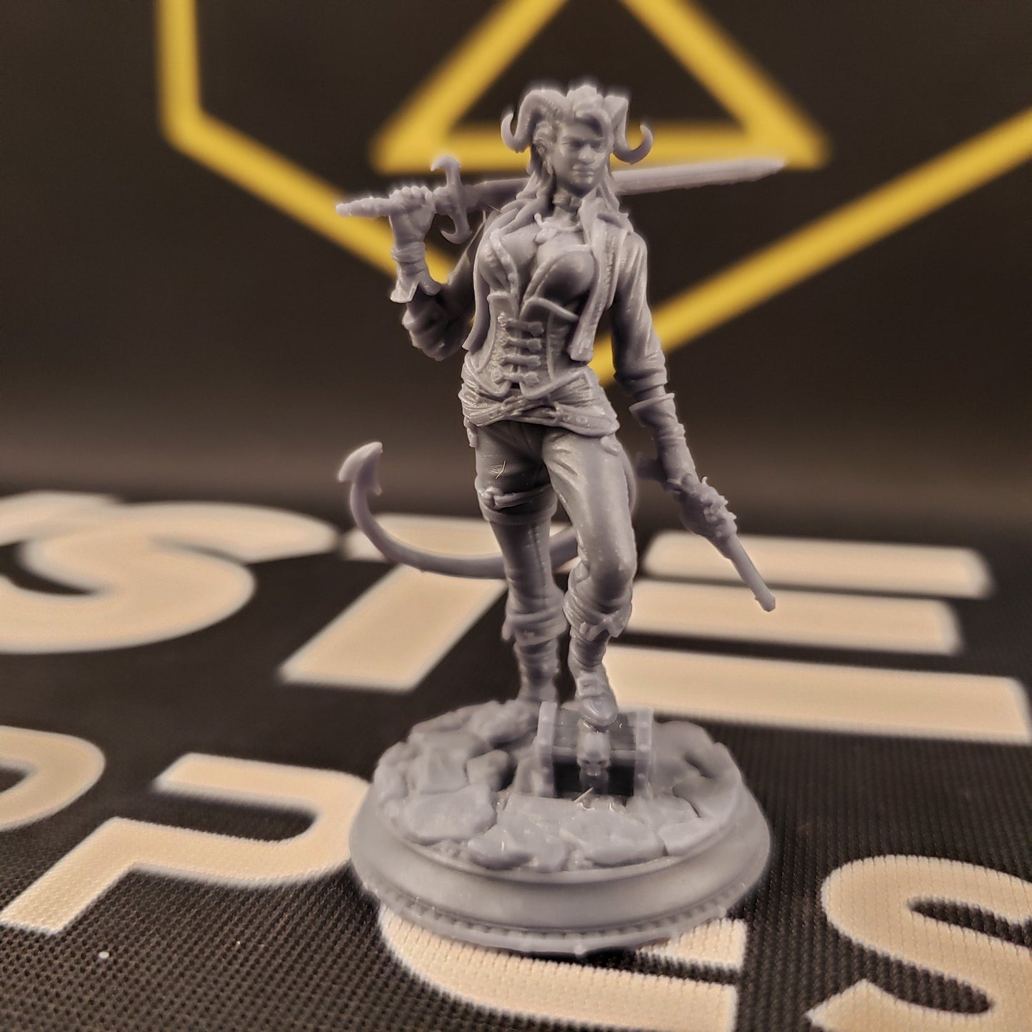 Syntheia the Daring (Female Tiefling Rogue Scoundrel) - Golden Apple Comics