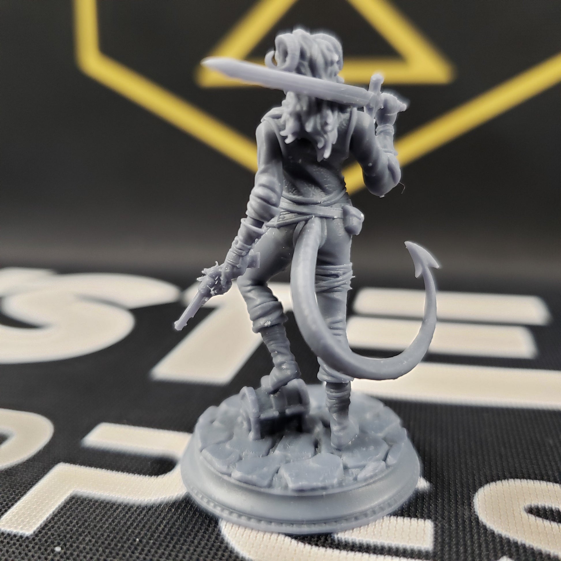 Syntheia the Daring (Female Tiefling Rogue Scoundrel) - Golden Apple Comics