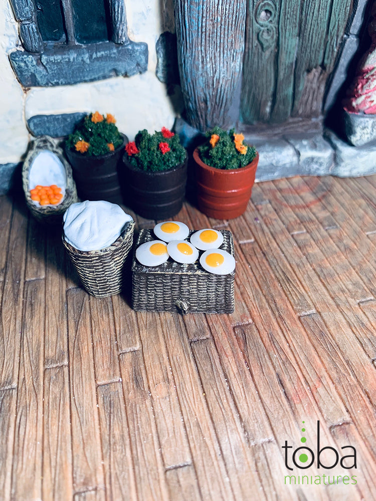 Toba Miniatures 1059 1/12 Scale Fried Eggs (5)