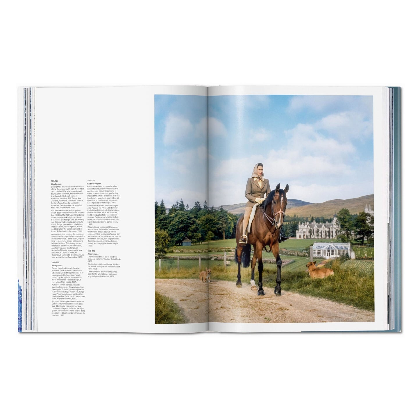 Her Majesty. A Photographic History 1926–2022 (German, French, English)
