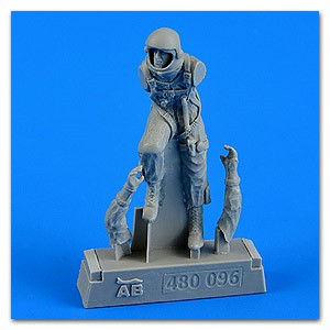 Aerobonus 480096 1/48 USAF Fighter Pilot in Pressure Suit 1960-75 (Climbing pose