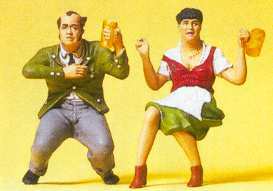 Preiser 45107 G Scale Pedestrians Couple Sitting In Beer Garden - Golden Apple Comics