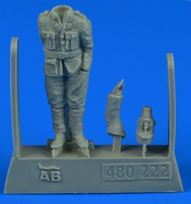 Aerobonus 480222 1/48 WWI French Pilot #2 (Standing, 1 Hand in Pocket other hold