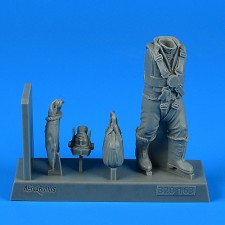 Aerobonus 320163 1/32 WWII RAF Bomber Pilot w/Bag