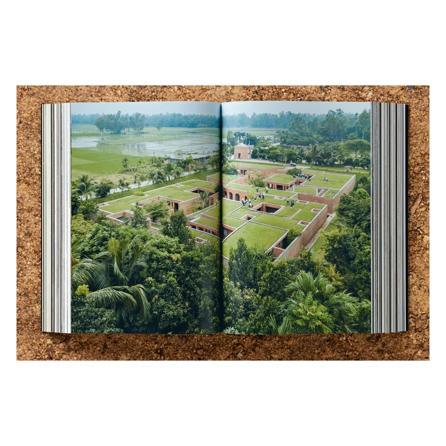 Bjarne Mastenbroek. Dig it! Building Bound to the Ground (English)