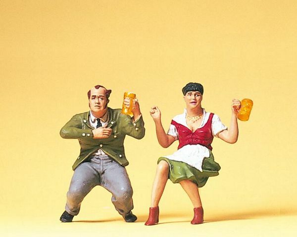 Preiser 45107 G Scale Pedestrians Couple Sitting In Beer Garden - Golden Apple Comics
