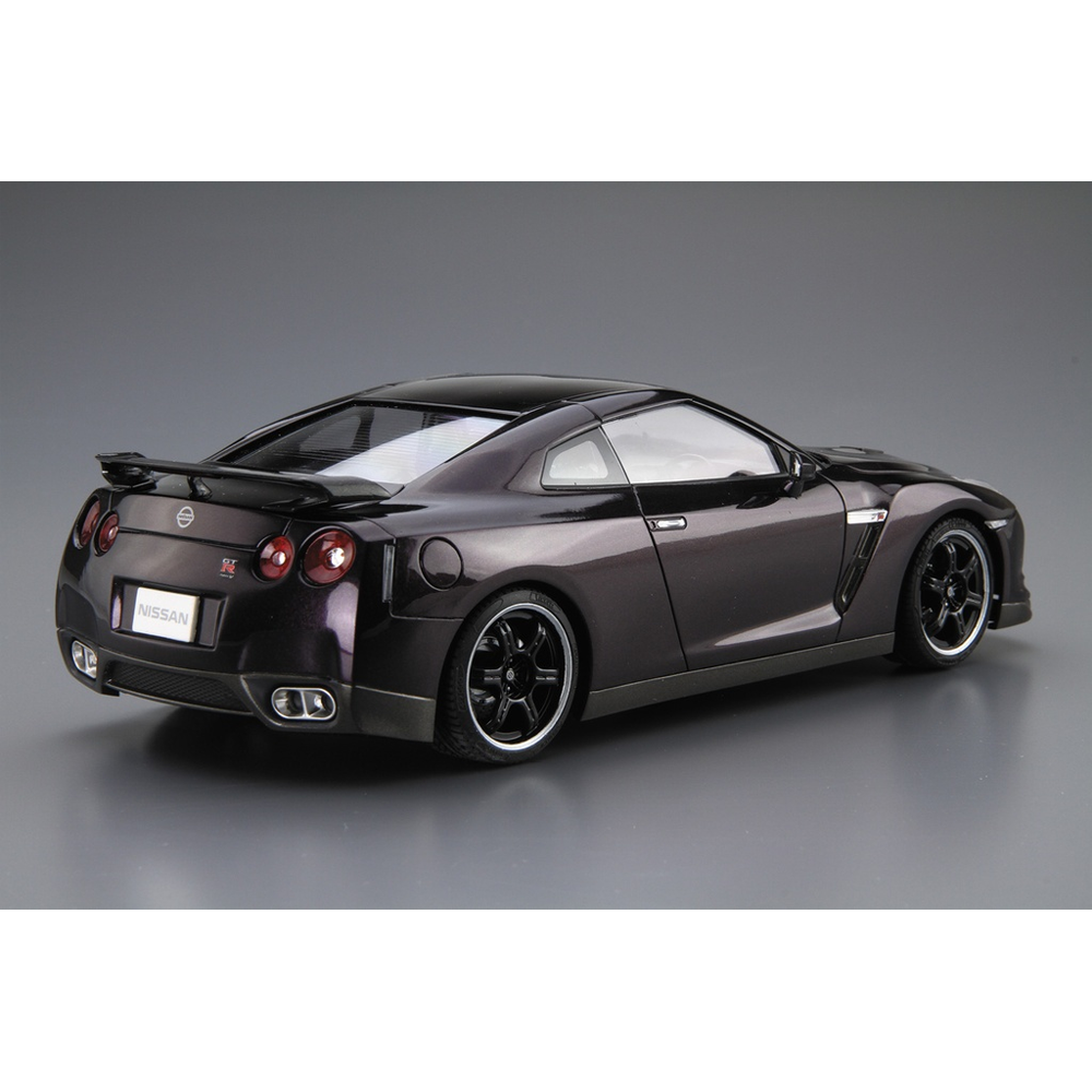 Aoshima: 1/24 NISSAN R35 GT-R Spec-V '09 Scale Model Kit #35 - Golden Apple Comics
