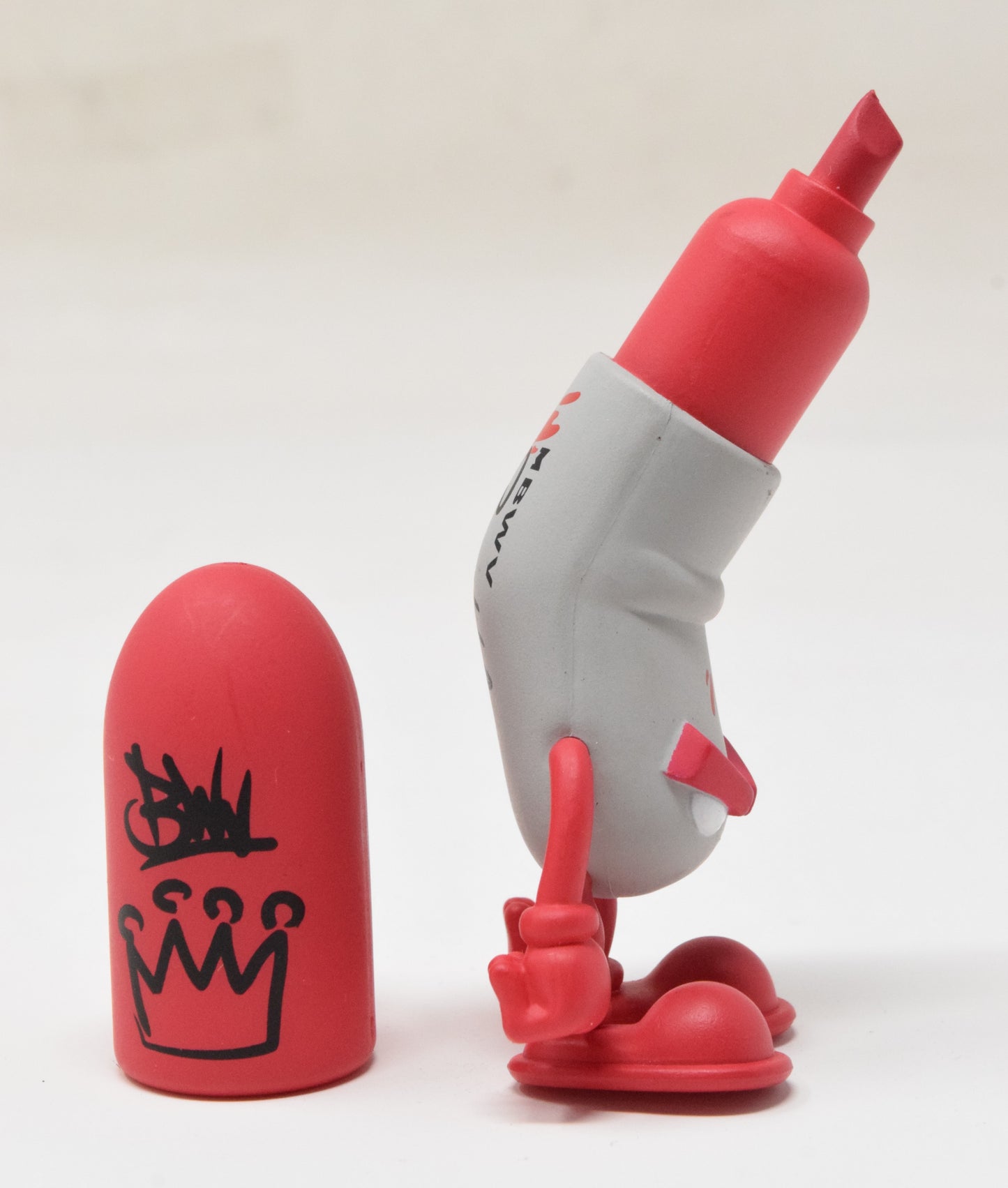 Kidrobot Bentworld Vandals Mad Mr Chisel Used Vinyl Figure Spray Paint