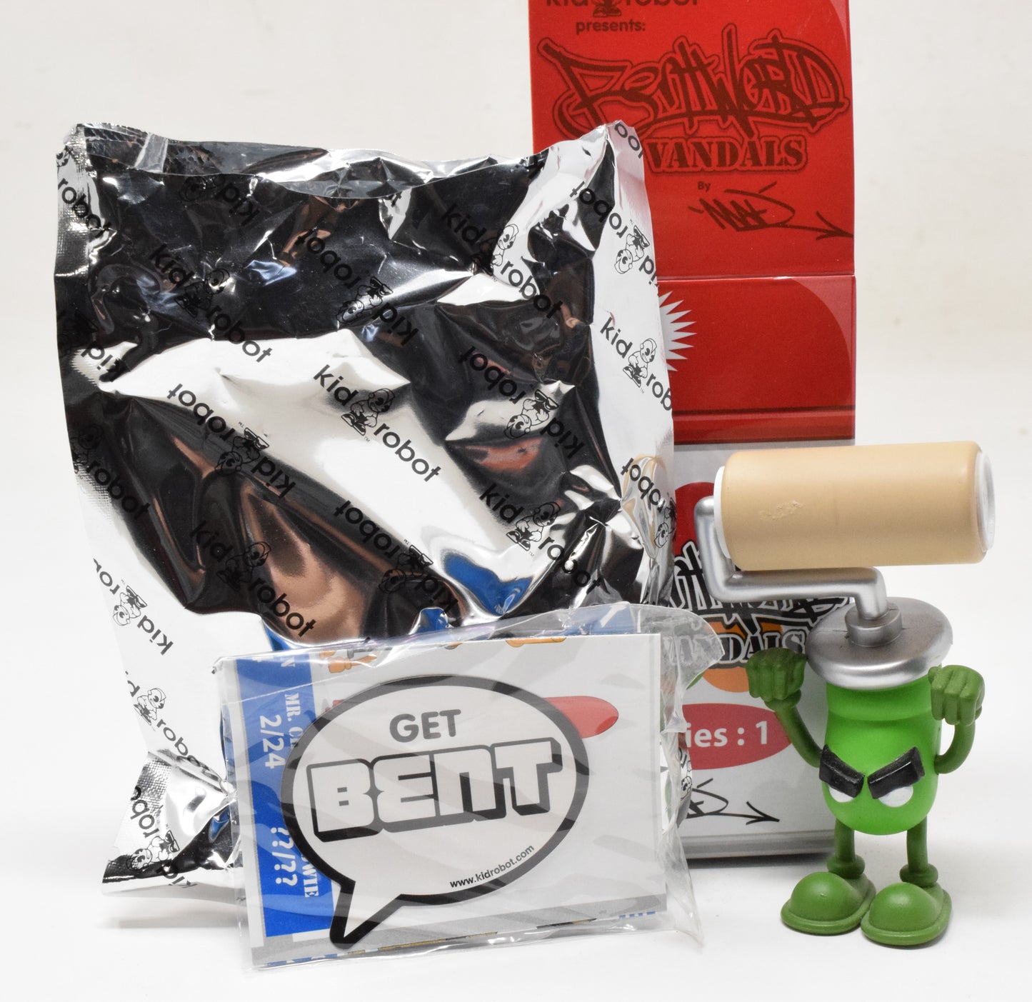 Kidrobot Bentworld Vandals Mad Rolls New Vinyl Figure Spray Paint