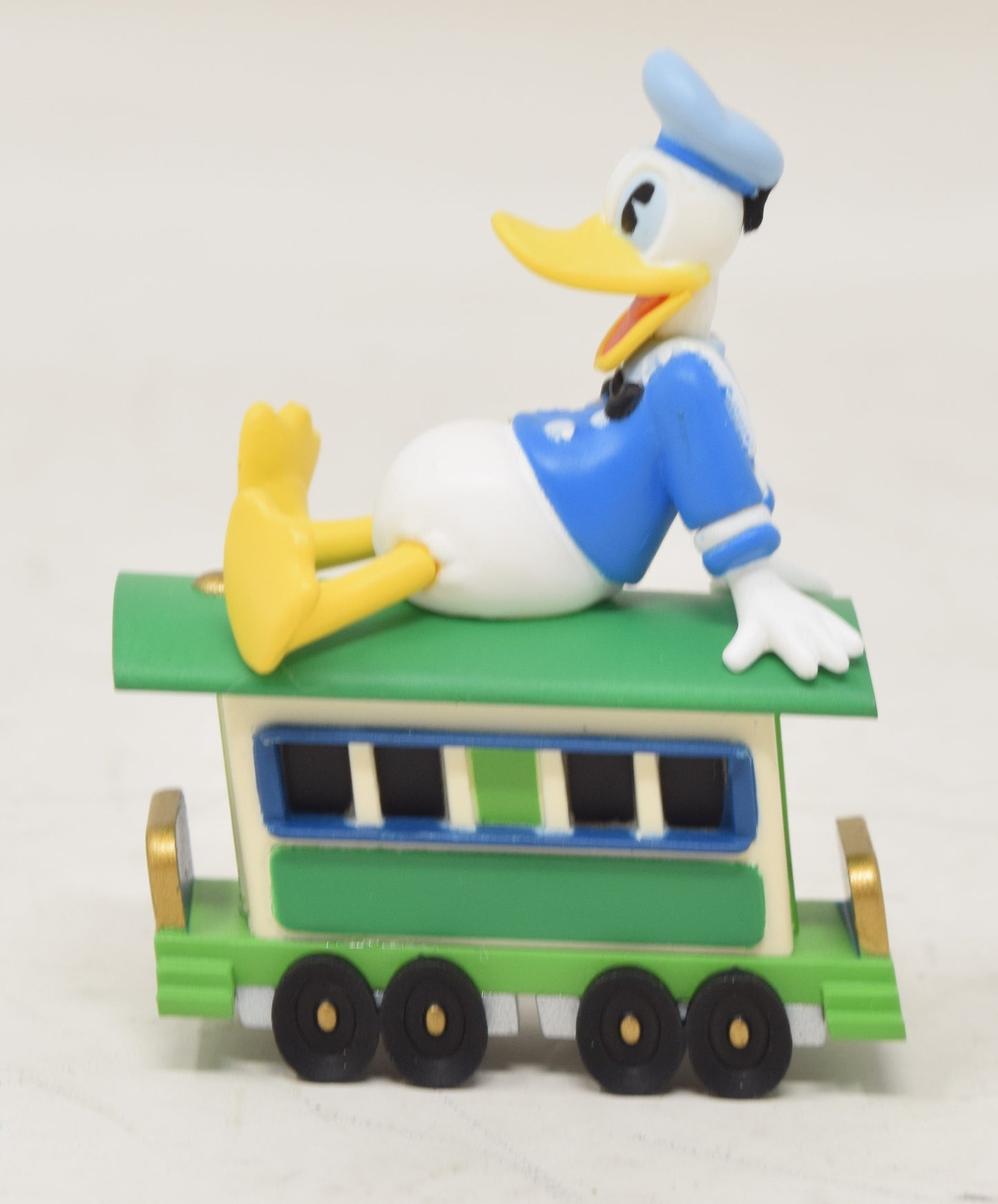 Hallmark Keepsake Ornament Disney Donald Duck Passenger Car Christmas Tree 1998 NIB