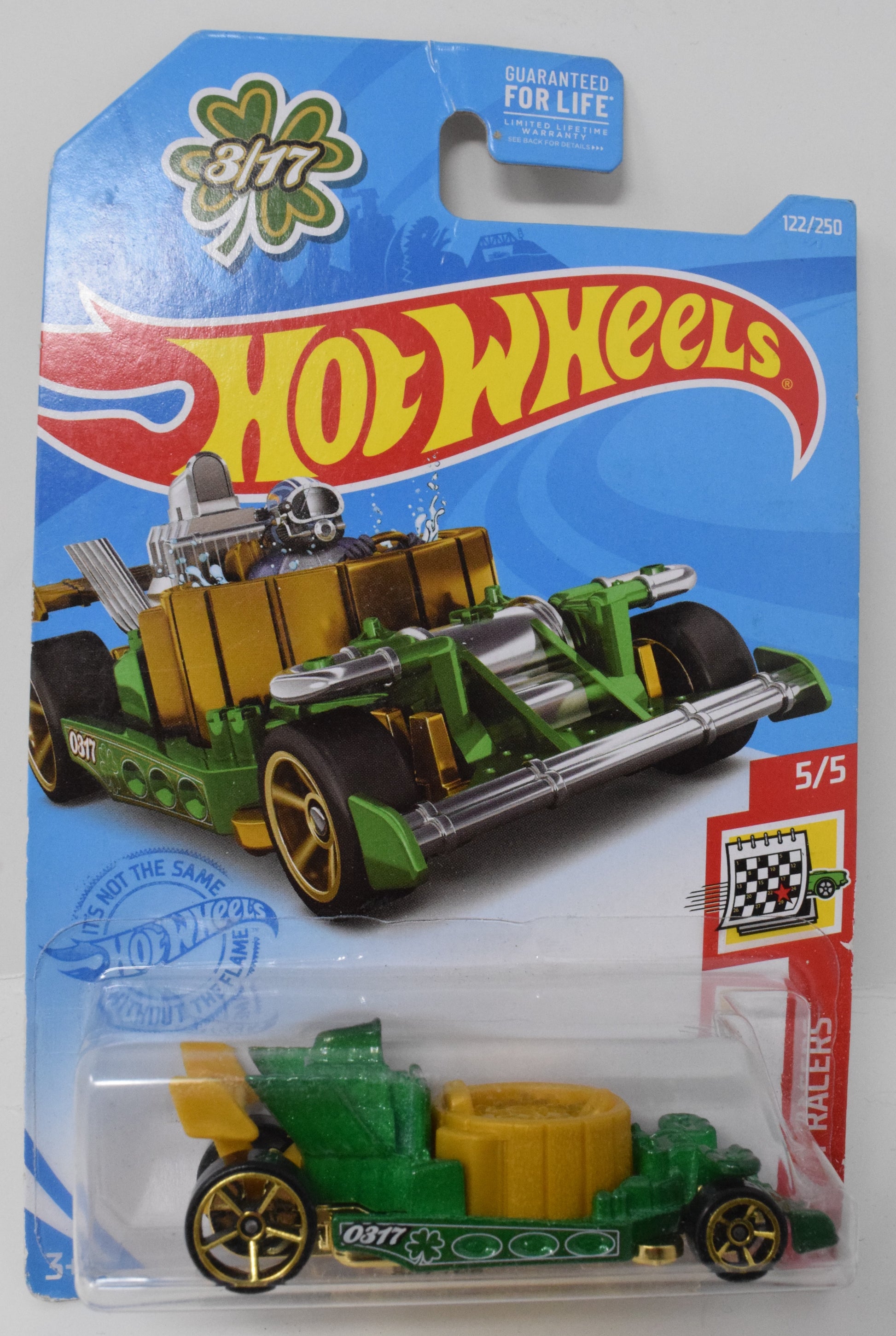 Hot Wheels Hot Tub Holiday Racers DieCast Car 5/5 122 New - Golden Apple Comics