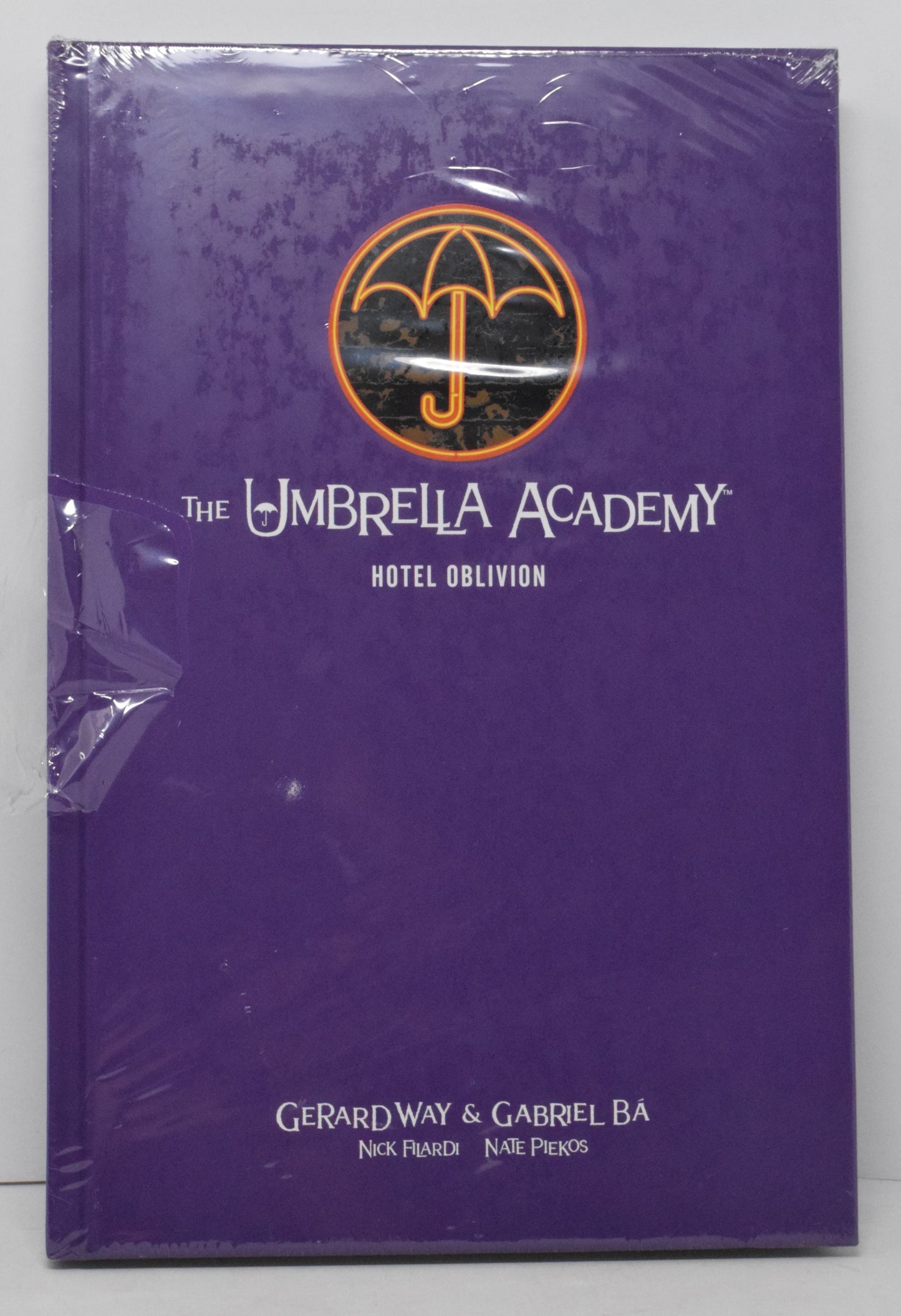 Umbrella Academy Hotel Oblivion Library HC Dark Horse 2020 NM
