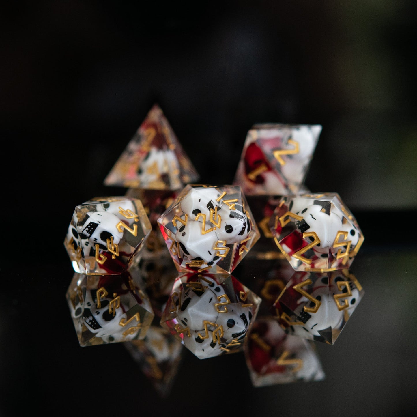 Bloody Corpse Sharp-Edged Resin Dice Set