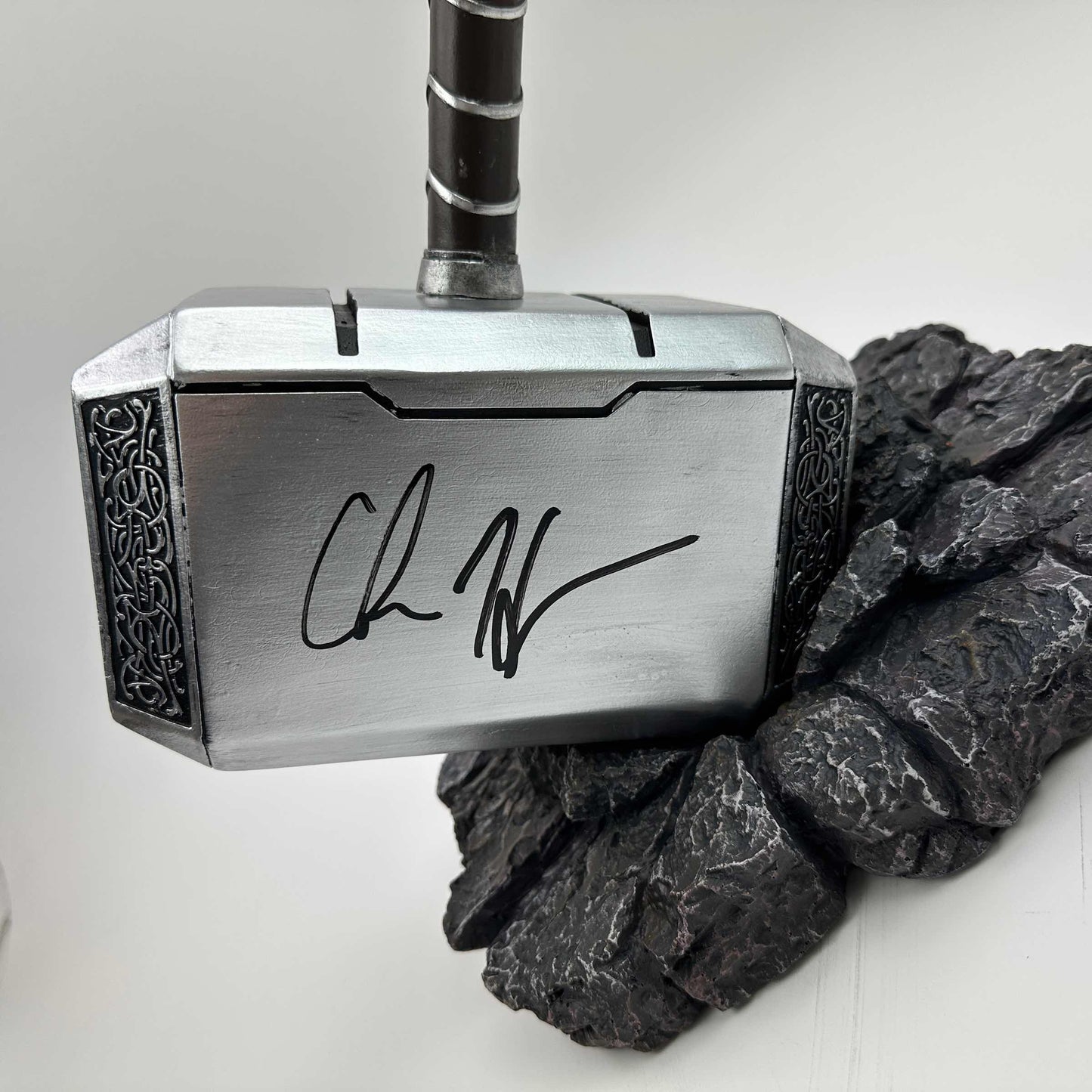 Autographed/Signed Chris Hemsworth Thor Mjolnir 17" Hammer with Base Marvel Avengers Infinity War End Game Replica Movie Prop Beckett BAS COA