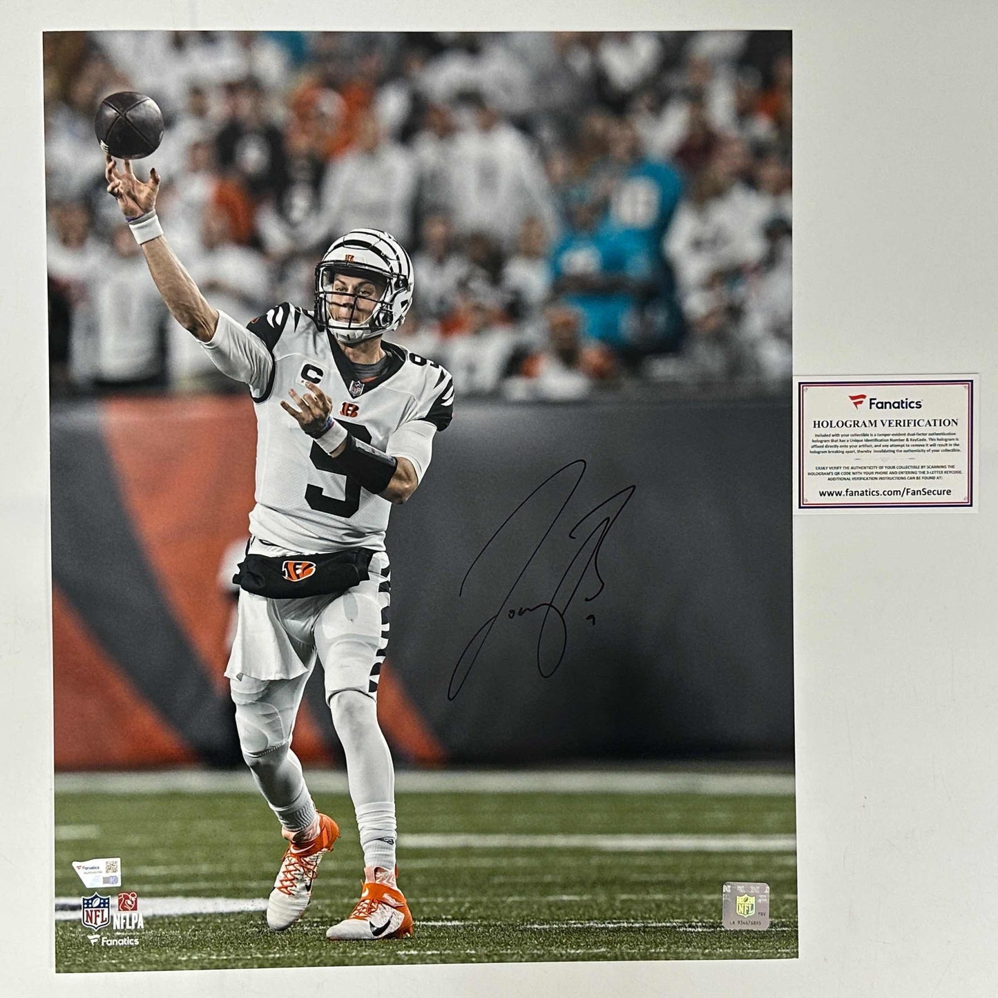 Autographed/Signed Joe Burrow Cincinnati Bengals 16x20 Football Photo Fanatics COA #2 - Golden Apple Comics