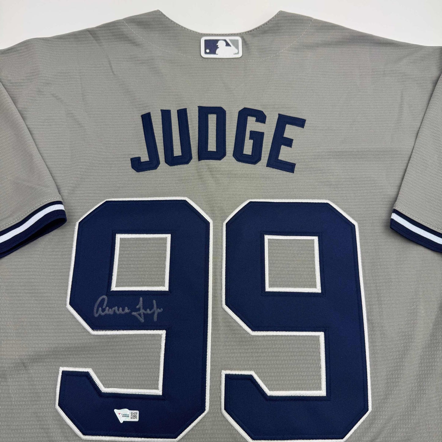 Autographed/Signed Aaron Judge New York Yankees Authentic Majestic Grey Baseball Jersey Fanatics COA
