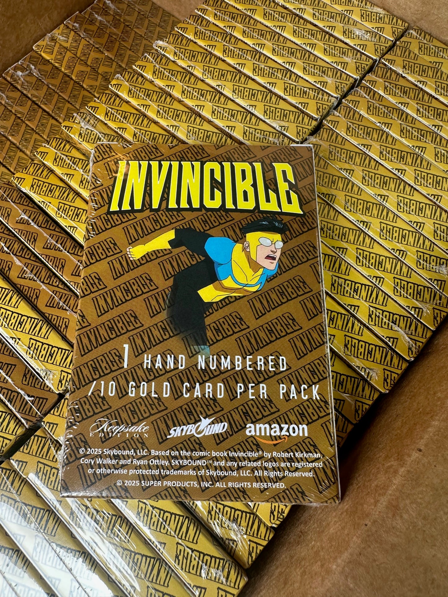 Invincible Season 1 2025 Keepsake Premiere Trading Cards Golden Apple Comics Gold /10 Exclusive - Golden Apple Comics