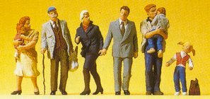 Preiser 10415 HO Scale Pedestrians -- Parents and Grandparents w/Children