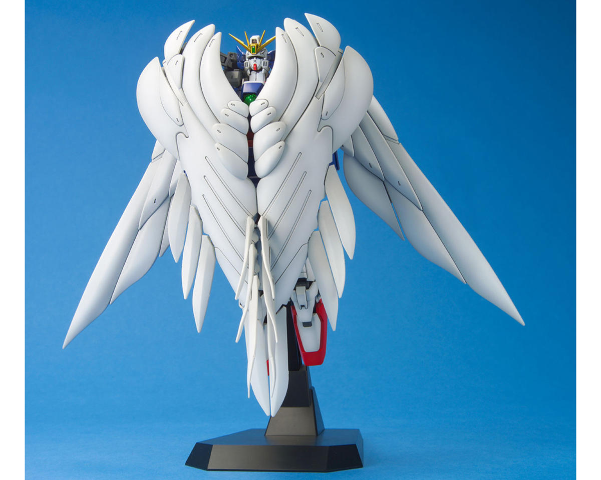 Bandai 1129454 1/100 Master Grade Series XXXG-00W0 Wing Gundam Zero "Gundam Wing: Endless Waltz"