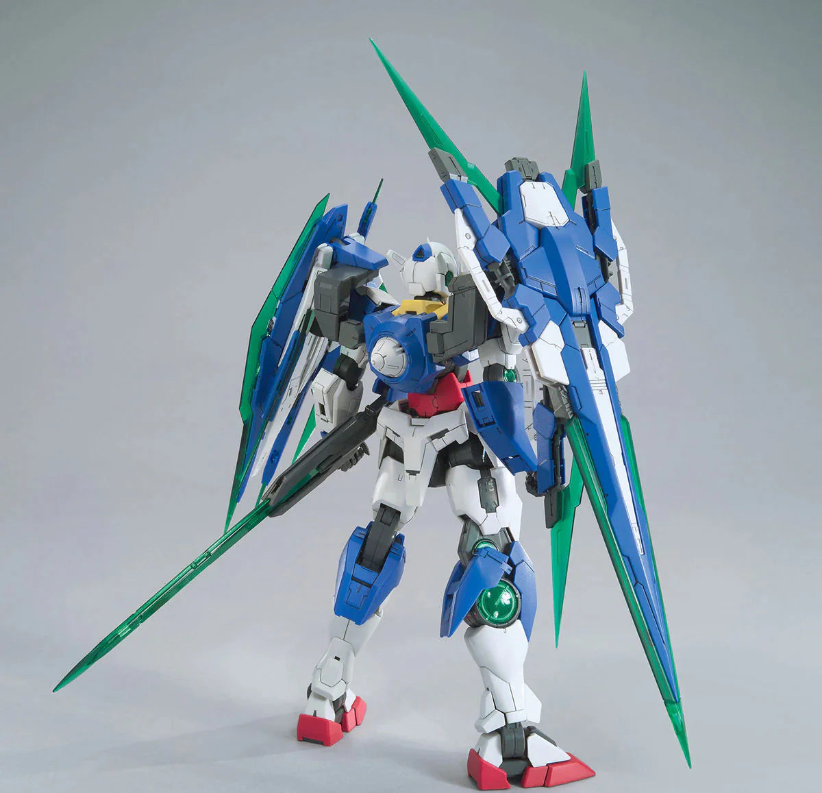Bandai 2428532 1/100 MG 00 QAN[T] Full Saber Mobile Suit Gundam "Gundam 00"