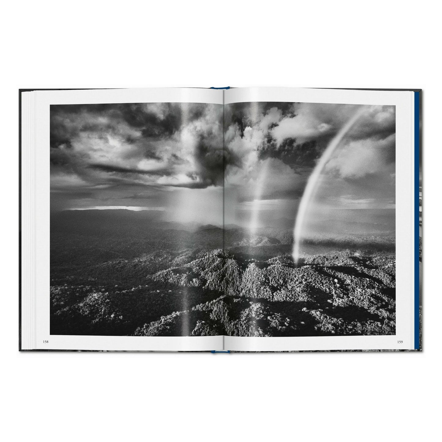 Sebastião Salgado. Amazônia (English)