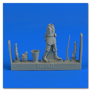 Aerobonus 480195 1/48 WWII German Infantry #2 (Walking w/Rifle & Bucket)