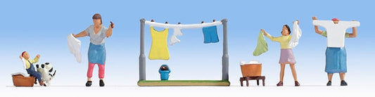 Noch 15595 HO Scale Laundry Day -- 4 figures, Clothesline, Hampers
