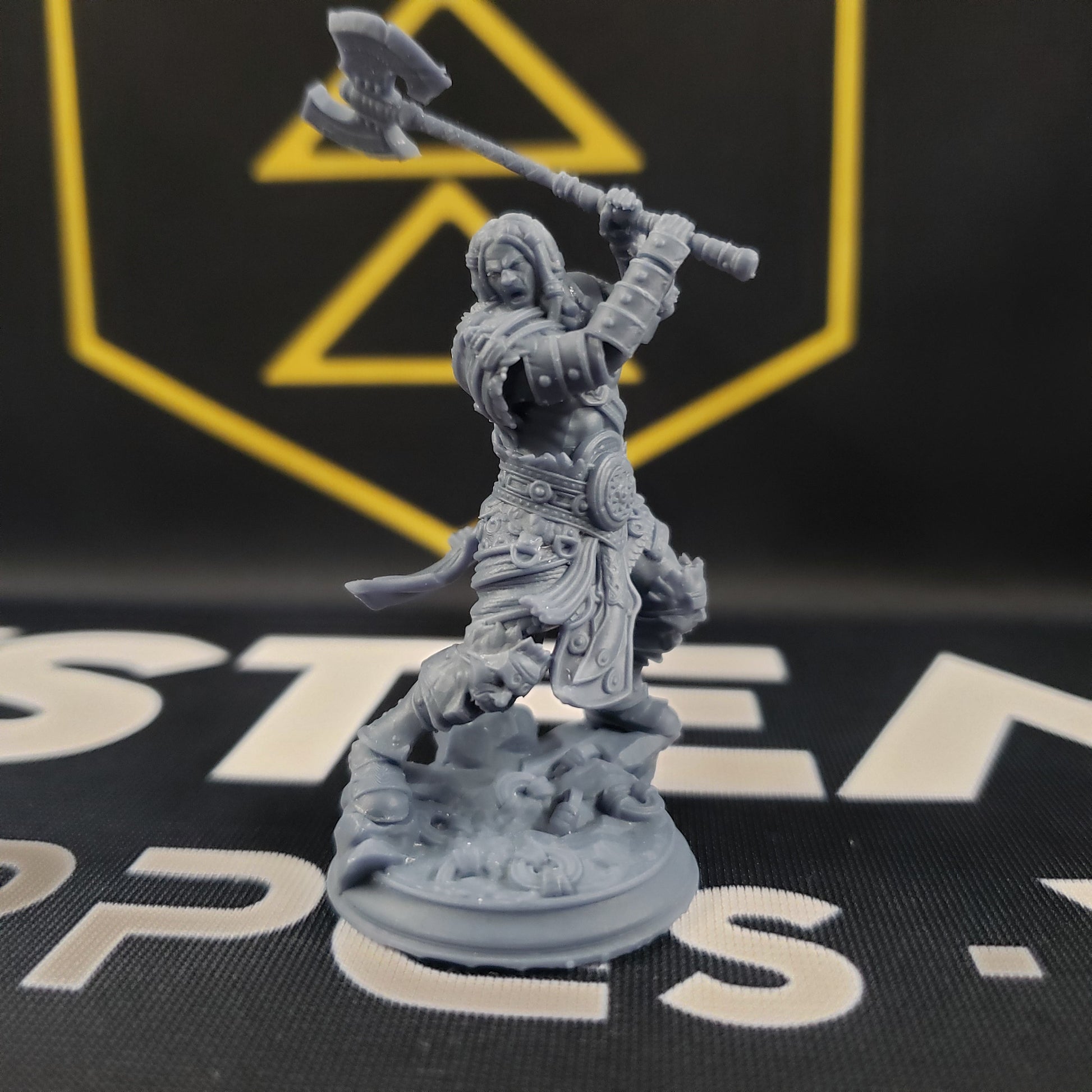 Charnuk, Colossal Knight (Male Half-Giant Barbarian) - Golden Apple Comics