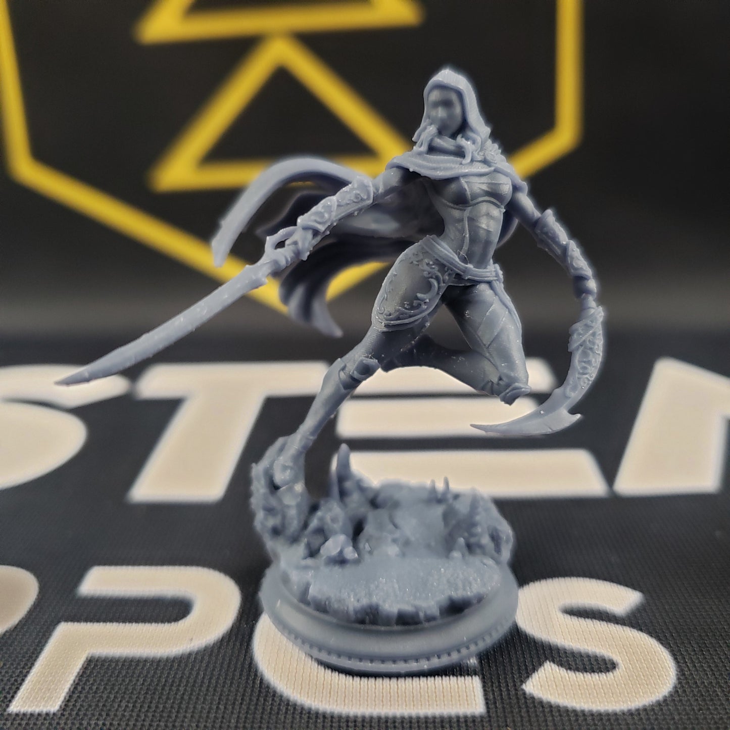 Xira Elineri, Assassin of the Waxing Moon (Female Drow Assassin)