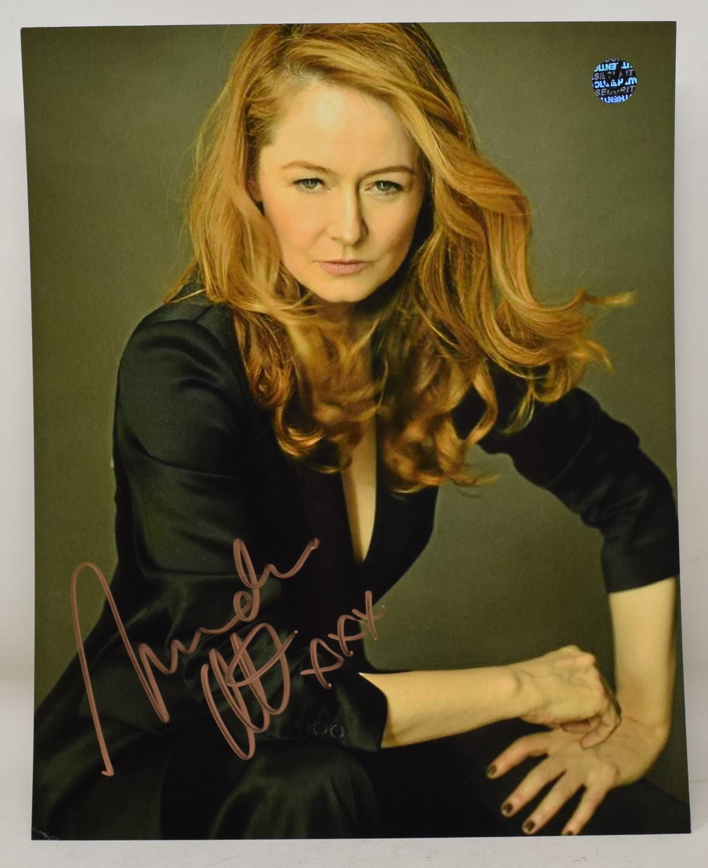 Miranda Otto Sitting 3/4 Shot Signed Autograph 8 x 10 Photo COA